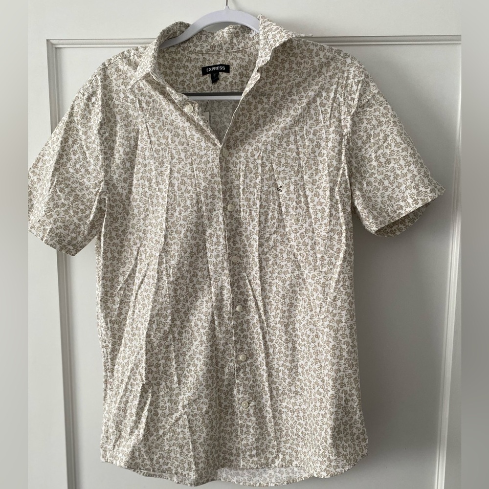 Express Medium Men’s casual button down T-shirt